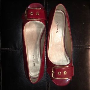 Open toe red/burgundy flats with gold buckle
